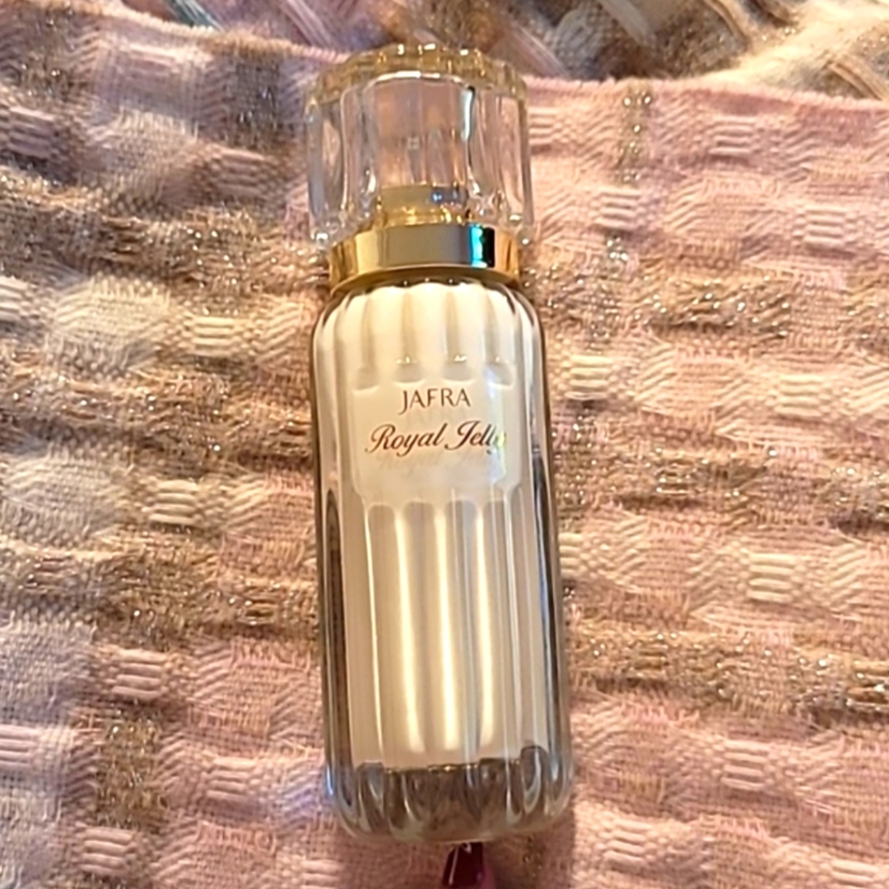 New in box JAFRA Limited Edition Royal Jelly Milk Balm Moisture Lotion